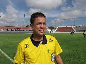 Árbitro Charles Hebert é assaltado por cinco homens, em Maceió