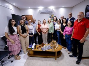 Prefeita recebe Kátia Born para discutir Plano de Segurança Alimentar em Palmeira dos Índios