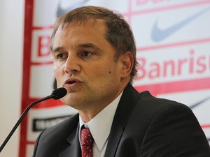 Atlético-MG confirma Diego Aguirre como técnico para 2016