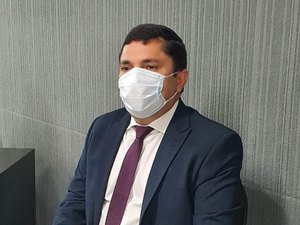 Rogério Nezinho parabeniza exposição fotográfica do Projeto Raízes de Arapiraca na Casa da Cultura