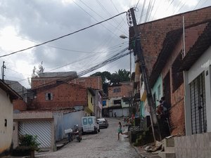 Moradores do conjunto Evangélico temem desabamento de poste em Maragogi