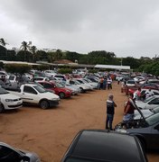 [Vídeo] Apesar da crise, feira de carros e motos mantêm ritmo de vendas em Arapiraca