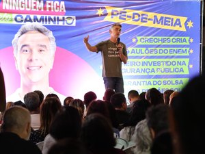Rafael Brito inaugura comitê com encontro voltado a servidores da educação
