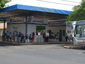 Protesto impede saída de ônibus no Village Campestre; população cobra segurança