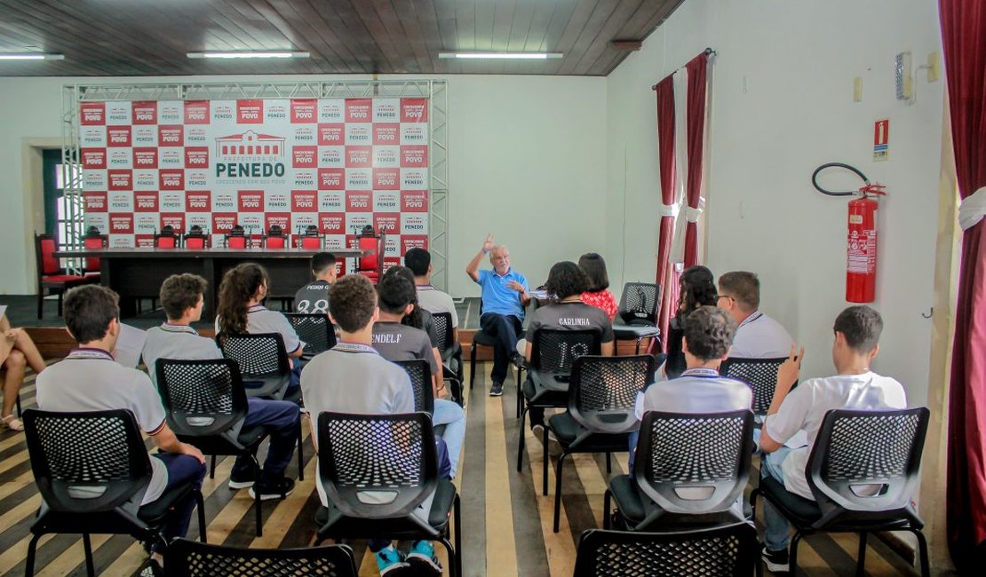 Estudantes participam de oficinas de escrita criativa da 2ª Festa Literária de Penedo