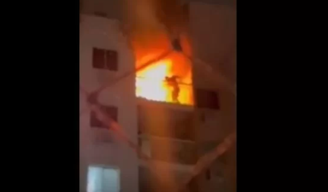 Cenas fortes: vídeo mostra personal que morreu em incêndio tentando pular de varanda