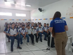 Polícia Científica participa de projeto sobre profissões para inspirar alunos em Arapiraca