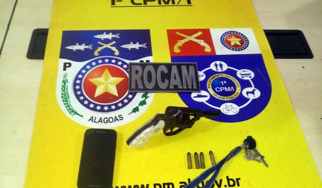 Jovem é preso com revólver e celulares roubados em São Miguel dos Campos