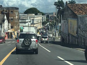Falha em semáforo dificulta trânsito na Ladeira dos Martírios, em Maceió
