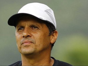 Ex-técnico de Santos e Paraná, assume comando do Avaí (SC)