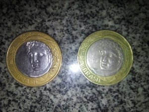 [Vídeo] Após derrame de cédulas falseadas, começam a surgir moedas falsas no comércio