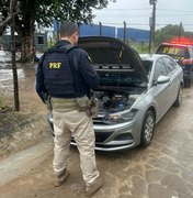 PRF prende mulher por adulteração de sinal identificador de veículo automotor em Maceió