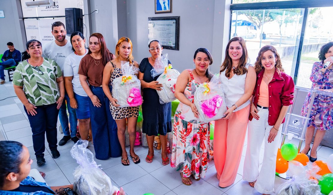 Prefeitura realiza a 4ª entrega de enxovais do projeto “Mãe Arapiraquense” de 2025