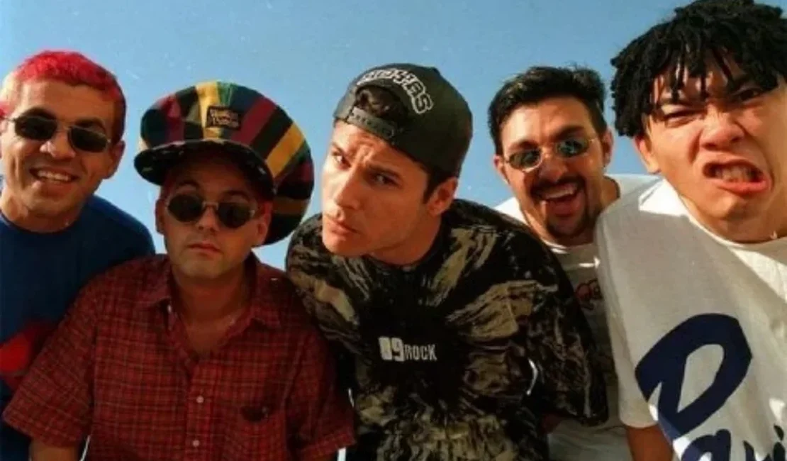 Mamonas Assassinas: veja antes e depois de jaqueta encontrada com Dinho