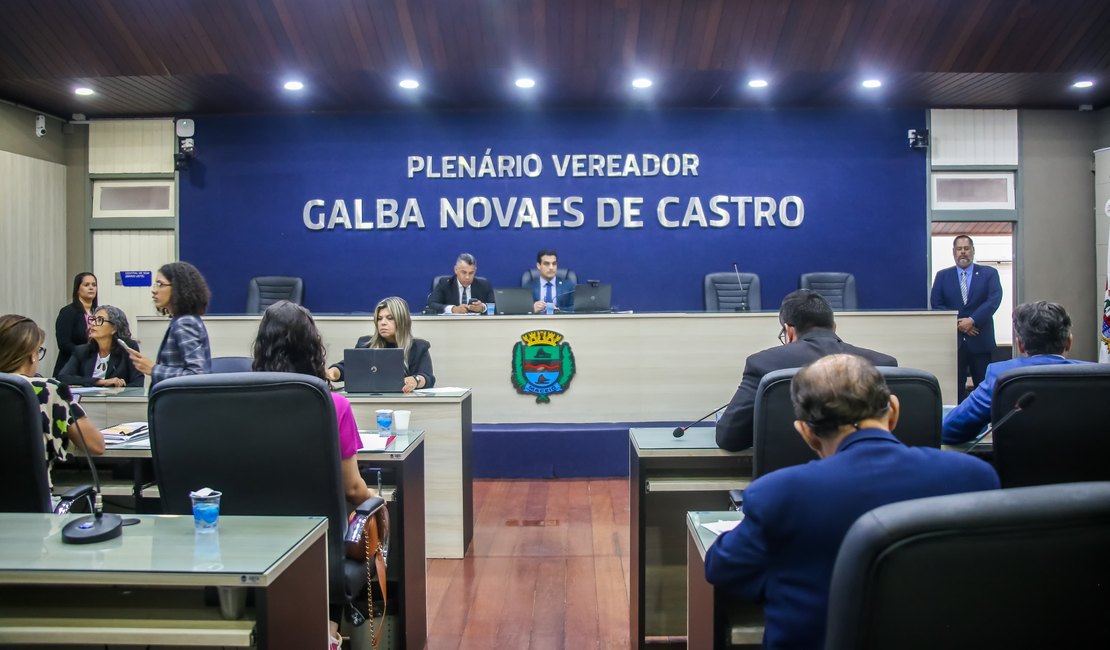 Teca Nelma sugere que sessões híbridas na Câmara de Maceió tenham limite