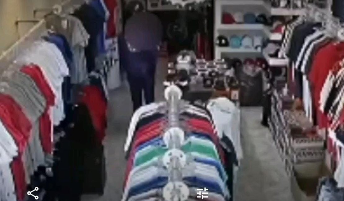 Vídeo flagra assalto em lojas de roupas no Cruzeiro do Sul