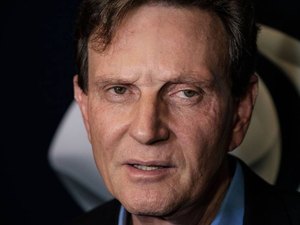 Crivella segue fala de Bolsonaro e anuncia reabertura gradual do comércio