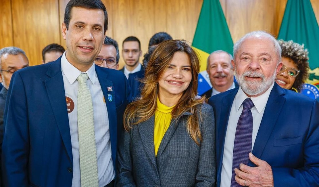 Prefeita de Feliz Deserto participa de reunião com o Presidente Lula