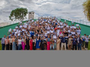 Prefeitura realiza a entrega das medalhas das olimpíadas científicas nacionais aos alunos da rede municipal