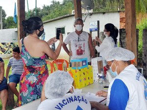 Porto de Pedras vacina jovens de 21 anos contra covid-19