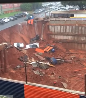 [Vídeo] Cratera se abre em obra na Asa Sul de Brasília e engole carros