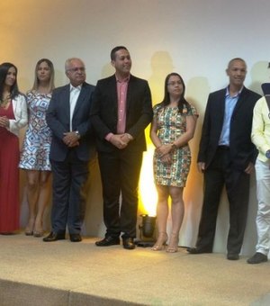 Rogério Teófilo entrega prêmio a empresa arapiraquense vencedora do Great Place to Work