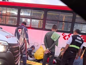 Colisão de moto com carro é registrada na  Av Menino Marcelo em Maceió