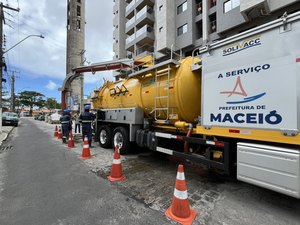 Operação Línguas Sujas flagra despejo de concreto em galeria de águas pluviais