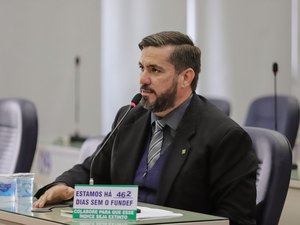 Lei de autoria de Leonardo Dias cria Núcleo de Atendimento Psicossocial para professores