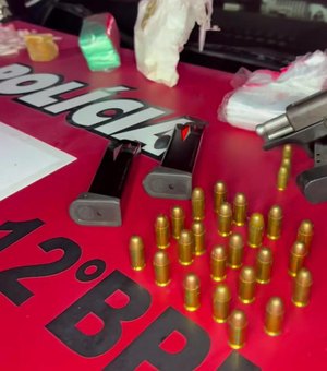 Dupla é presa com arma, maconha, crack e cocaína no Cidade Universitária