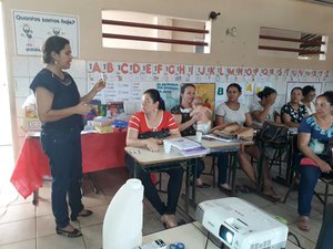 Comunidade escolar de Lagoa da Canoa participa de programa de Formação Continuada