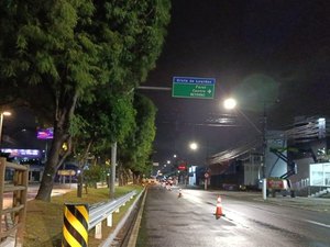 DMTT mantém instalação de guarda-corpo em vias de Maceió