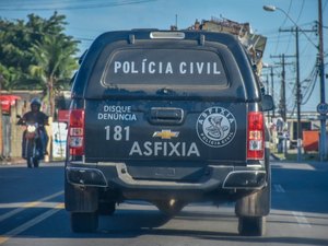 Polícia Civil prende mulher suspeita de planejar morte do pai 