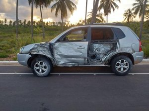 Veículo fica destruído após colisão na AL 101 Sul, em Coruripe