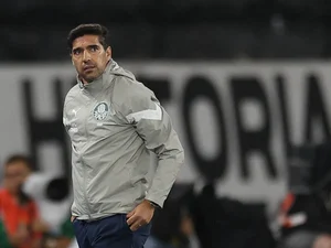 Palmeiras: Abel joga responsabilidade do título brasileiro para o Flamengo