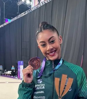 Ginasta Bárbara Domingos fatura bronze em etapa da Copa do Mundo