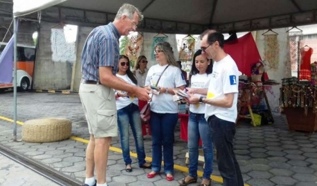 Cruzeiro Prinsendam desembarca em Maceió