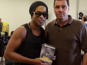 Ronaldinho se lançará candidato e estará ao lado de Bolsonaro em 2018