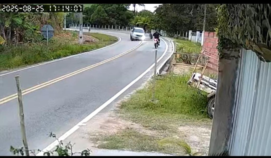 [Vídeo] Pneu de veículo voa e quase atinge motociclista no Passo de Camaragibe