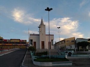 Em Igaci, homem embriagado tenta fugir da polícia após discussão em borracharia e colide em muro