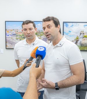 Caravana de Daniel e Lucas Barbosa percorre ruas do Manoel Teles nesta terça-feira (25)