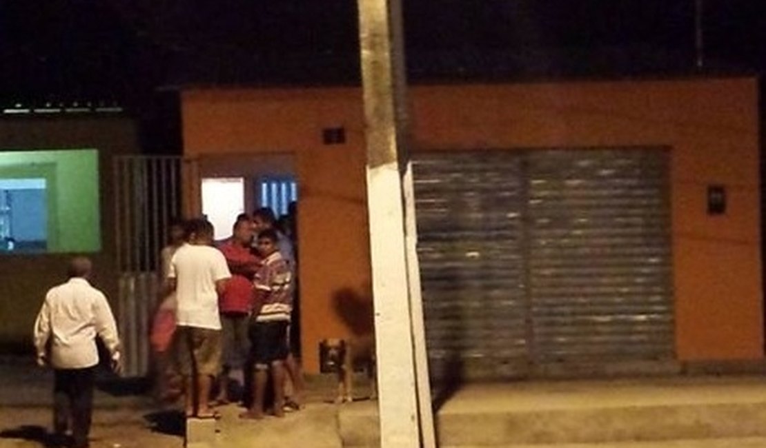 Homem encapuzado invade bar e executa jovem de 20 anos em Coruripe