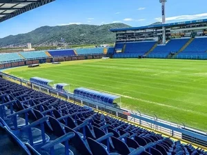 Com objetivos diferentes, Avaí e CRB se enfrentam nesta terça-feira