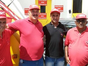 Caixas eletrônicos voltam a ser abastecidos com fim da greve dos vigilantes