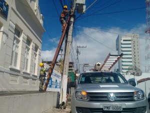 Eletrobras fará manutenção na rede elétrica na capital e no interior; confira o cronograma