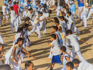 Com 800 estudantes da rede municipal, “Festival de Duplas” encerra projeto Arte Capoeira nas Escolas