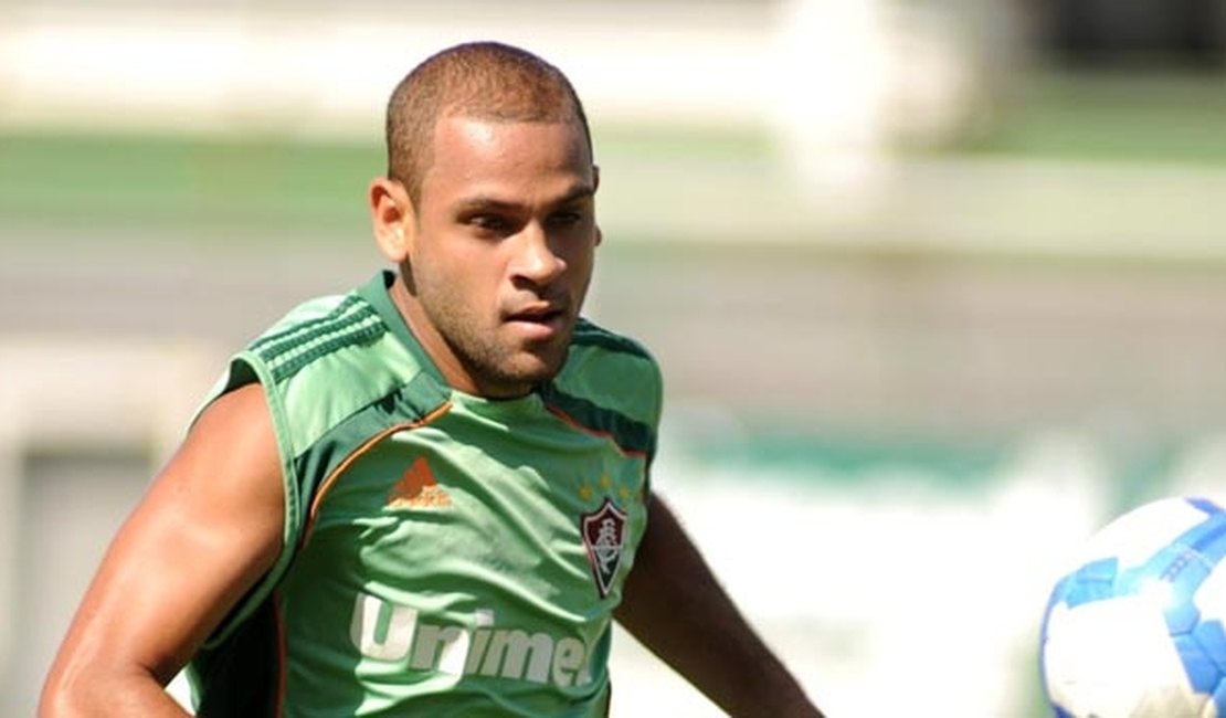 São Paulo acerta com lateral Carlinhos do Fluminense, para 2015