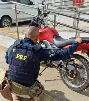 PRF apreende motocicleta com sinais de adulteração em Maribondo