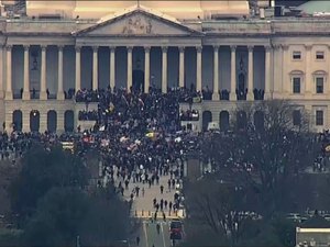 Manifestantes pró-Trump invadem Congresso dos EUA