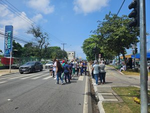 Protestos de funcionários contra o Hospital Veredas completam 15 dias